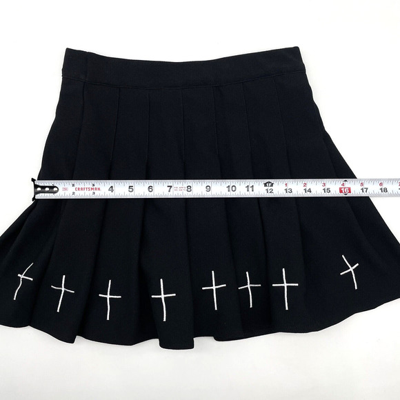 XMM Goth Cheer Black Stretch High Waisted Pleated Crosses Mini Skort S 12.5"x14" - Picture 9 of 16